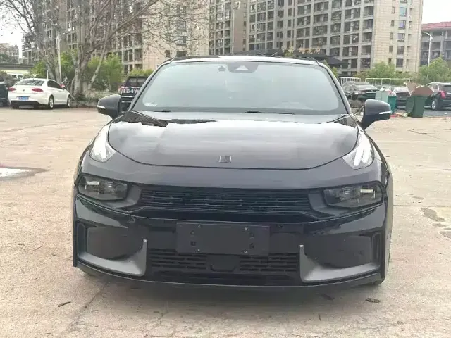 Lynk & Co 03 — Фото автомобиля 2
