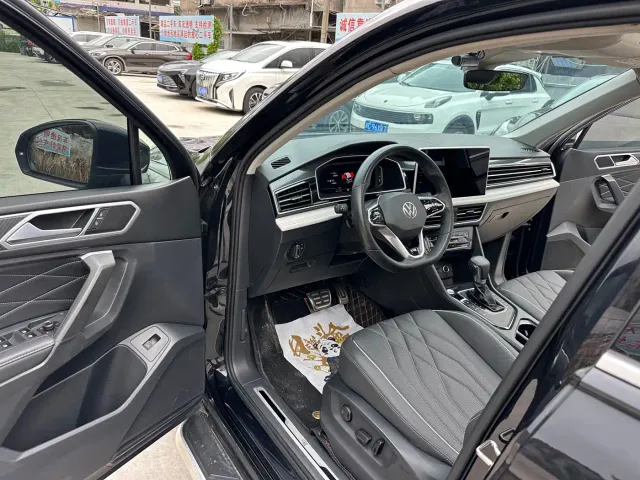 Volkswagen Tiguan L — Фото автомобиля 7