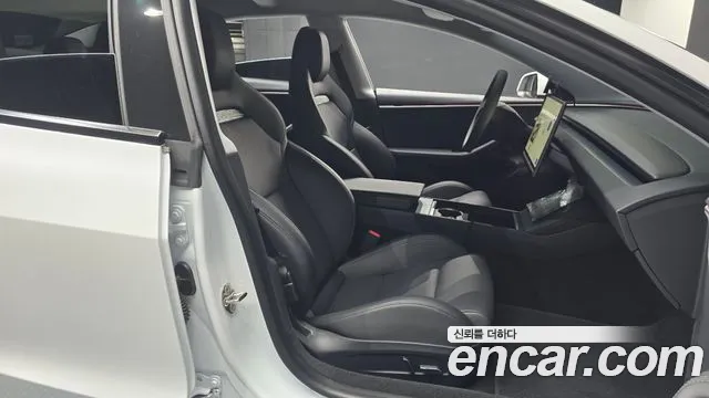 Tesla Model 3 — Фото автомобиля 16