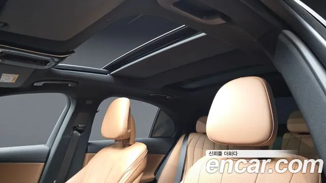 Mercedes-Benz E-Class — Фото автомобиля 16