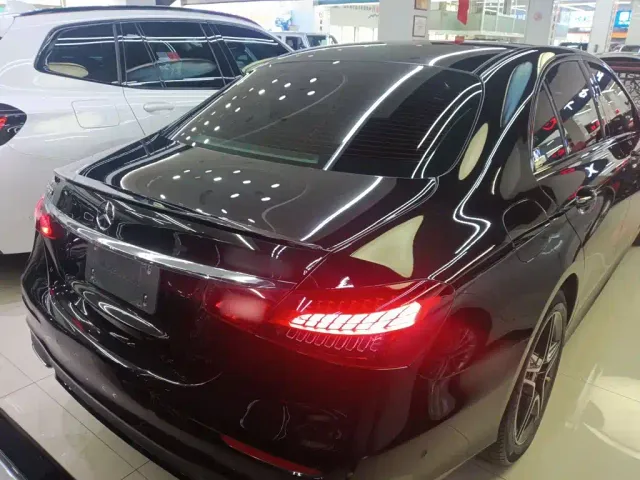 Mercedes-Benz E-Class — Фото автомобиля 3