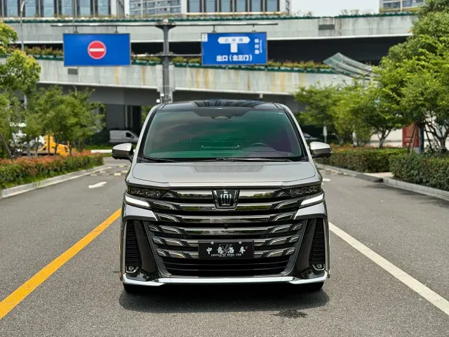 Toyota Vellfire — Фото автомобиля 2