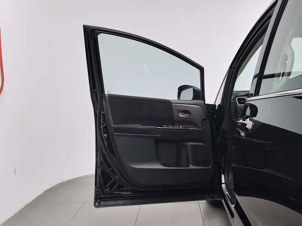Honda Odyssey 2026 2.0L e:HEV Sharp Delight Edition — Фото автомобиля 8