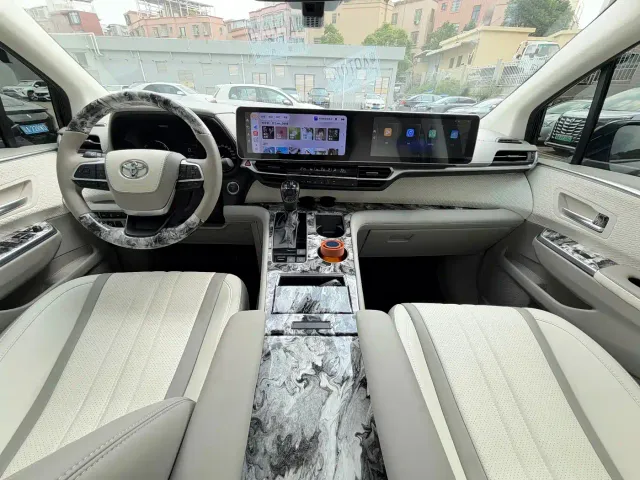 Toyota Sienna — Фото автомобиля 7