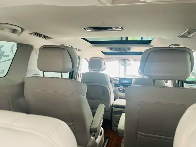 Roewe iMAX8 — Фото автомобиля 15