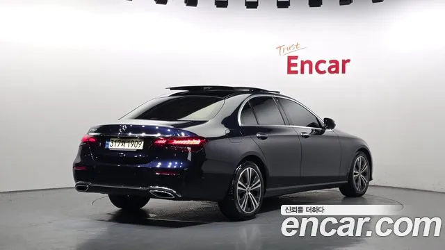 Mercedes-Benz E-Class — Фото автомобиля 2