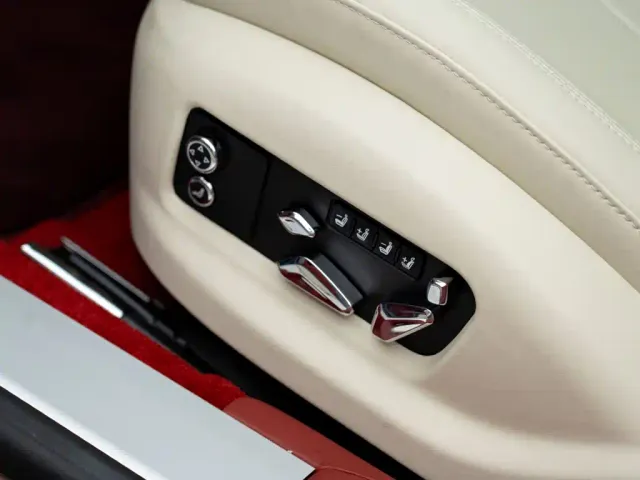 Bentley Flying Spur — Фото автомобиля 11