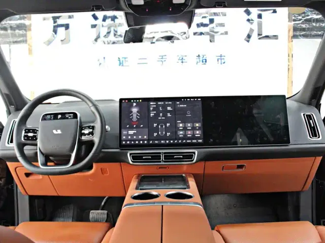 Li Auto L8 — Фото автомобиля 10