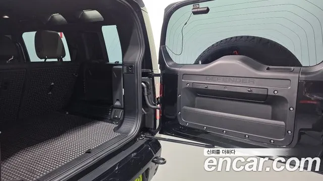 Land Rover Defender — Фото автомобиля 19