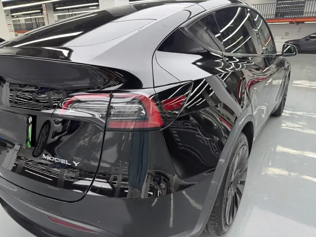 Tesla Model Y — Фото автомобиля 27