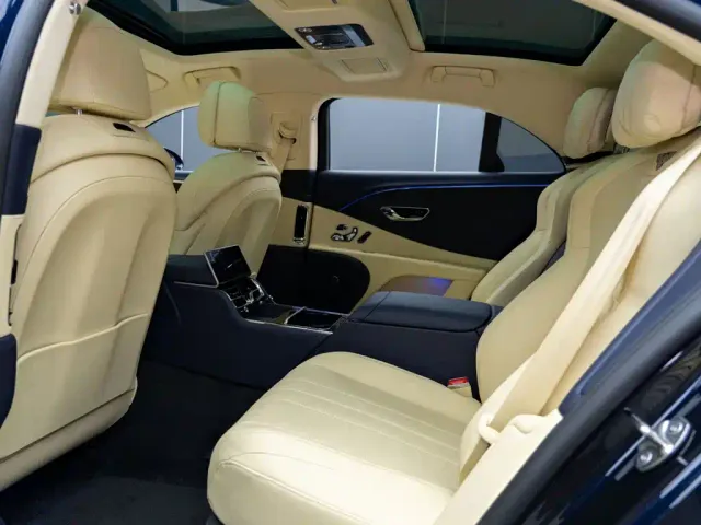 Bentley Flying Spur — Фото автомобиля 13