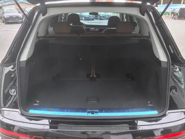 Audi Q7 — Фото автомобиля 9