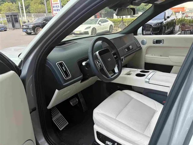 Li Auto L9 — Фото автомобиля 6