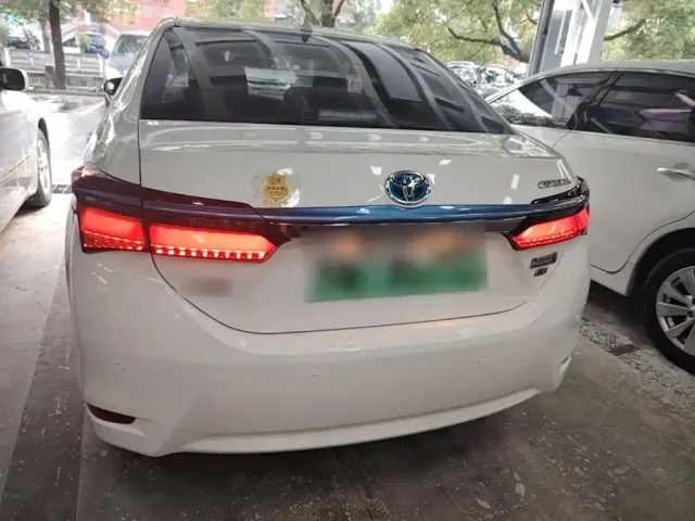 Toyota Corolla Twin Engine E+ — Фото автомобиля 5