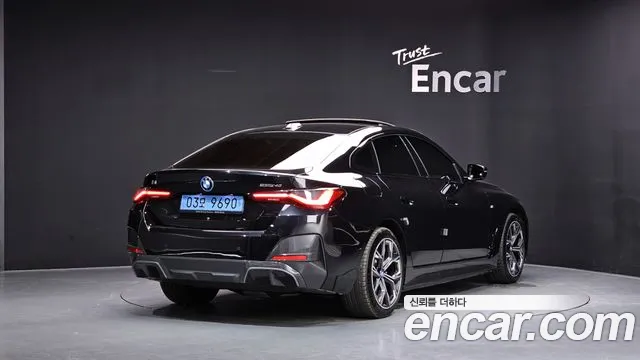BMW i4 — Фото автомобиля 2