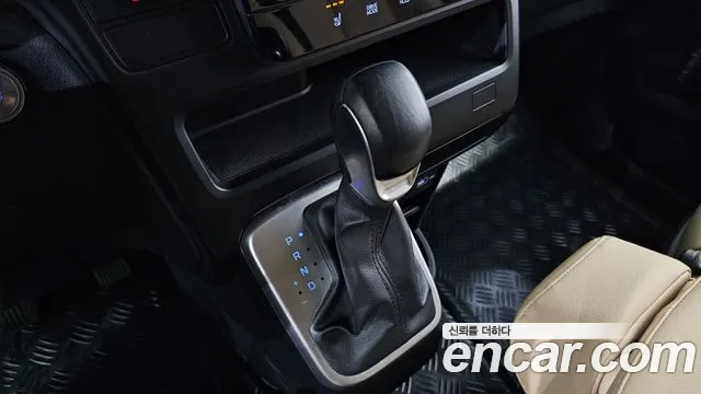 Hyundai Staria Staria 4WD Tourer 11 мест — Фото автомобиля 9