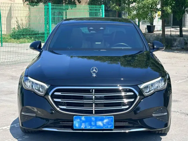 Mercedes-Benz E-Class — Фото автомобиля 2