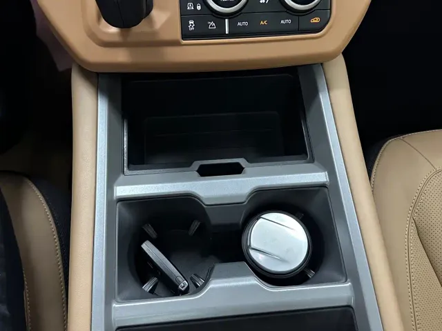 Land Rover Land Rover Defender 2025 110 3.0T P400 -Dynamic HSE — Фото автомобиля 11