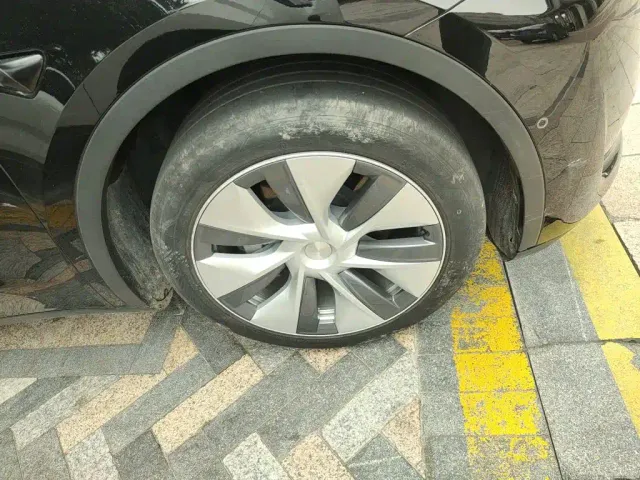Tesla Model Y — Фото автомобиля 24