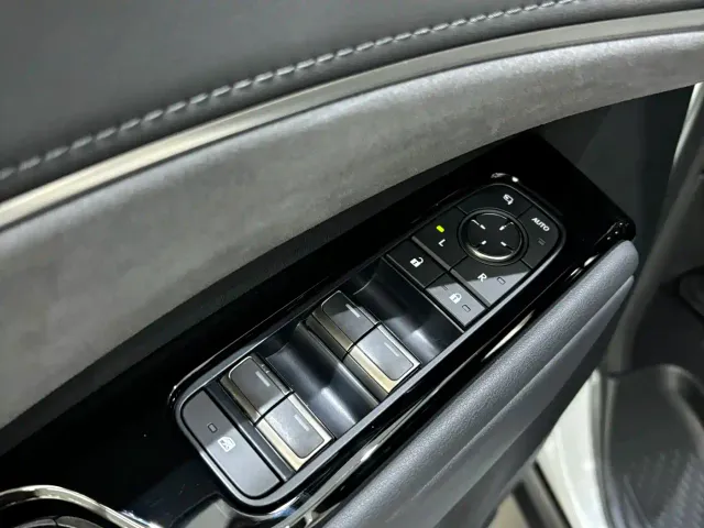 Lexus LM — Фото автомобиля 13