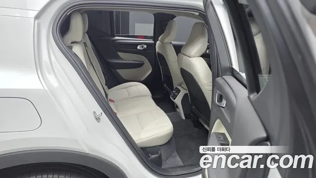 Вольво XC40 B4 Ultimate Bright — Фото автомобиля 12