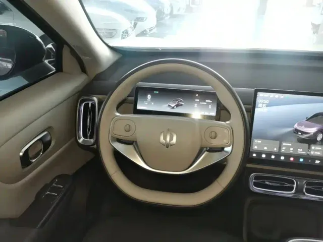 Leapmotor B10 — Фото автомобиля 10