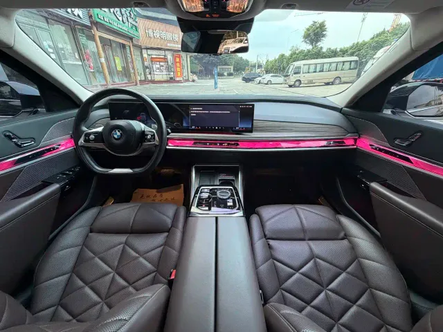 BMW 7 Series — Фото автомобиля 5