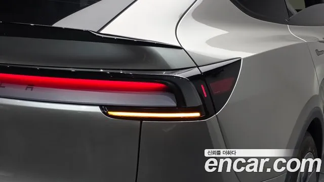 Tesla Model Y — Фото автомобиля 8
