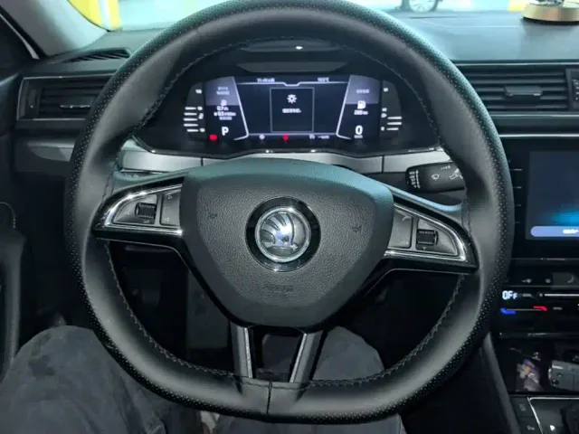Skoda Superb — Фото автомобиля 10