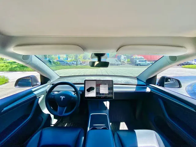 Tesla Model Y — Фото автомобиля 5