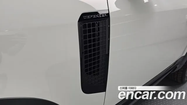 Land Rover Defender — Фото автомобиля 20