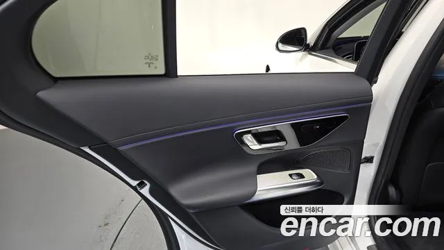 Mercedes-Benz E-Class — Фото автомобиля 25