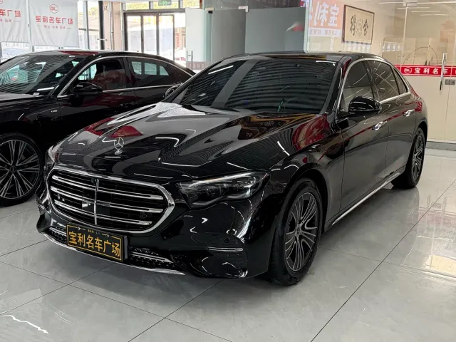 Mercedes-Benz E-Class — Фото автомобиля 3