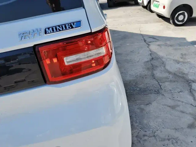 Wuling Hongguang Mini EV — Фото автомобиля 23