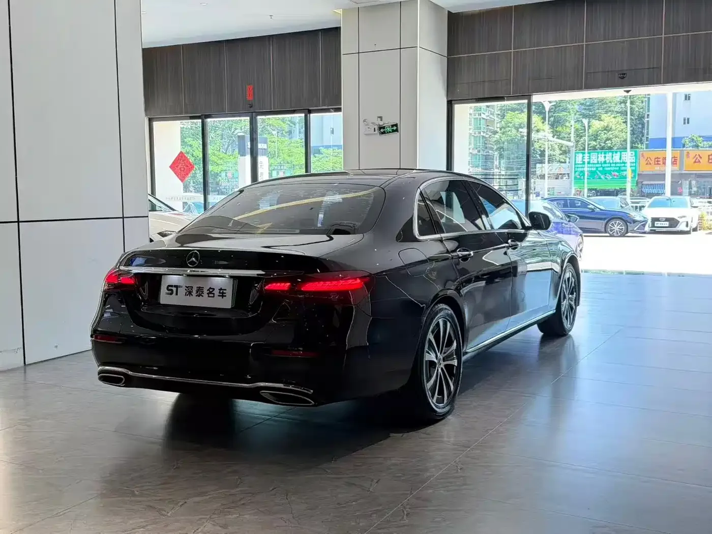 Mercedes-Benz Mercedes-Benz E-Class New Energy 2022 E 350 e L Plug-in Hybrid Sedan — Фото автомобиля 4