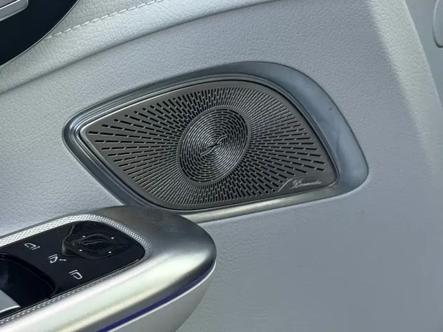 Mercedes-Benz EQE SUV — Фото автомобиля 11