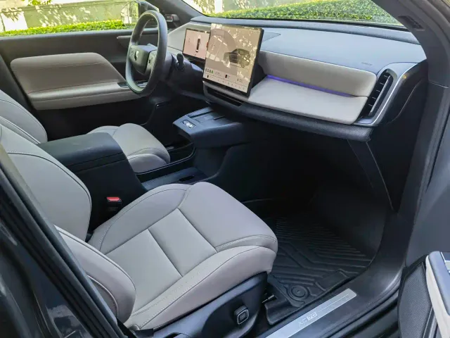 Volvo XC70 Plug-in Hybrid — Фото автомобиля 19