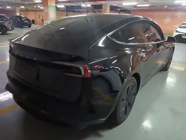 Tesla Model 3 — Фото автомобиля 6