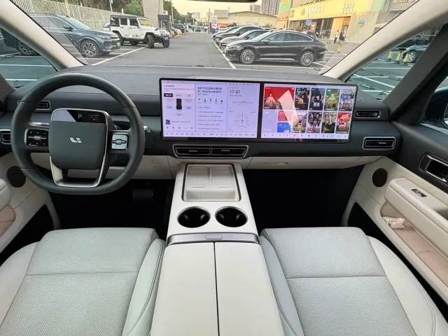 Li Auto MEGA — Фото автомобиля 17