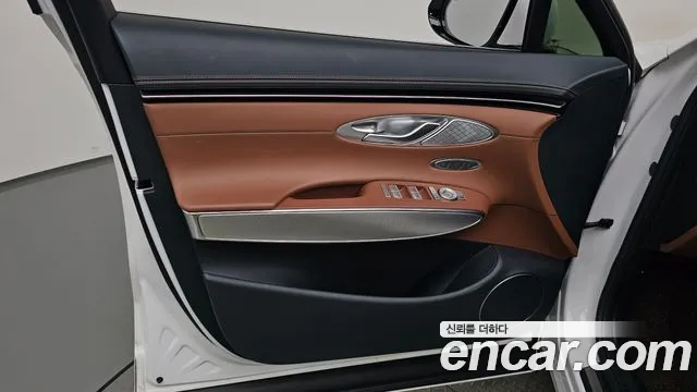 Genesis GV70 2.5T Бензин 2WD — Фото автомобиля 20