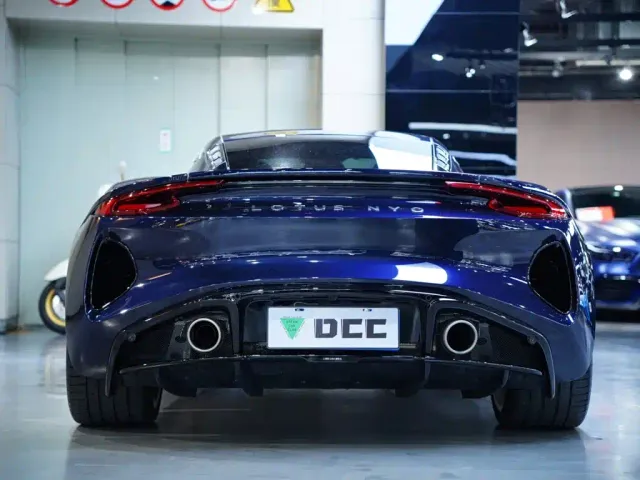 Lotus Emira — Фото автомобиля 7