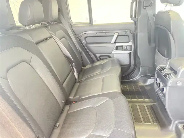 Land Rover Defender — Фото автомобиля 11
