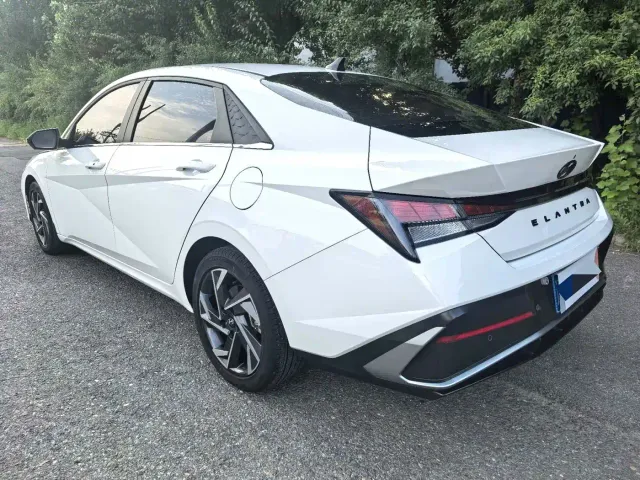 Hyundai Elantra — Фото автомобиля 8