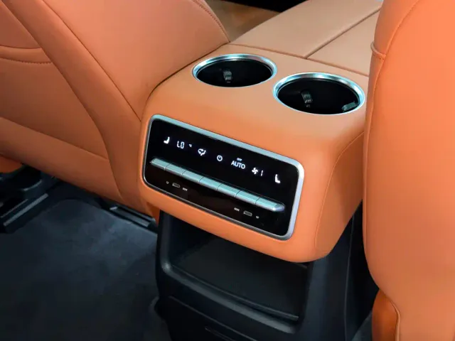 Li Auto L8 — Фото автомобиля 17