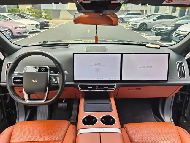 Li Auto L8 — Фото автомобиля 9