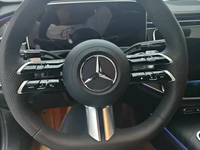 Mercedes-Benz E-Class — Фото автомобиля 11