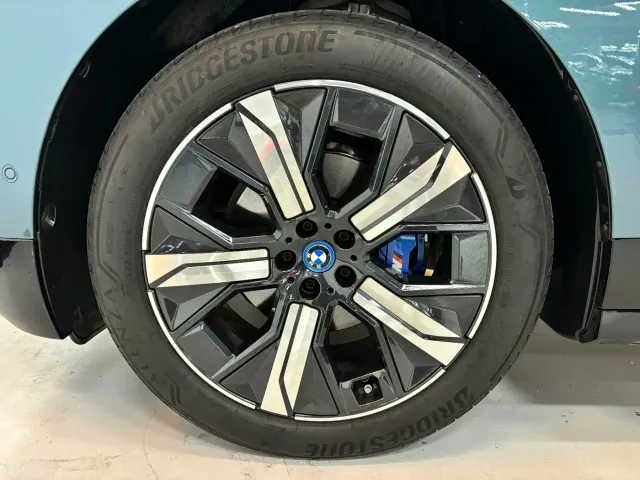 BMW iX M60 — Фото автомобиля 15