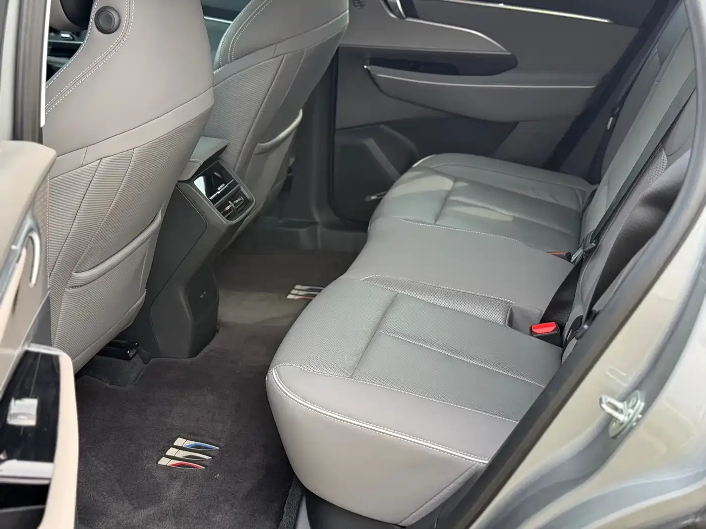 Buick Buick E5 2024 Model Premium Standard Range Audio-Visual Edition — Фото автомобиля 11
