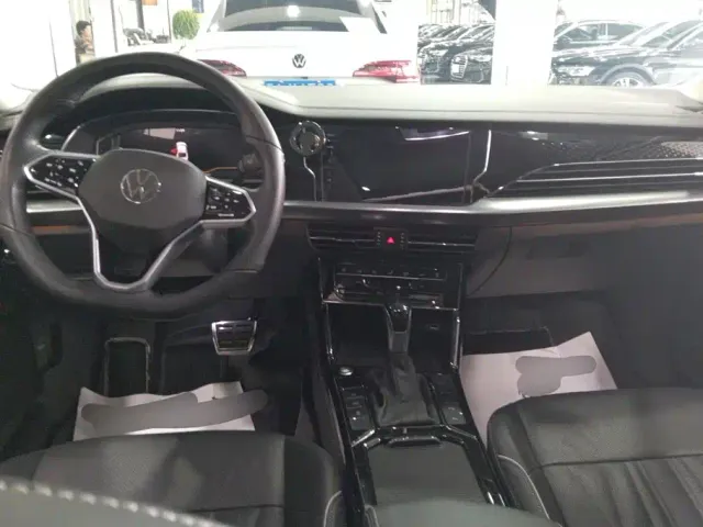 Volkswagen Passat — Фото автомобиля 12