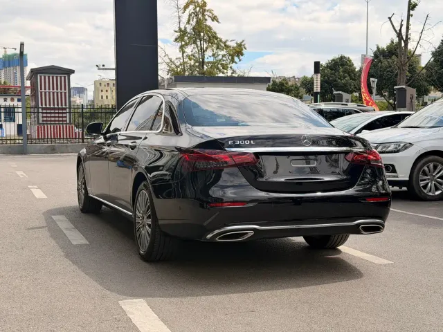 Mercedes-Benz E-Class — Фото автомобиля 9